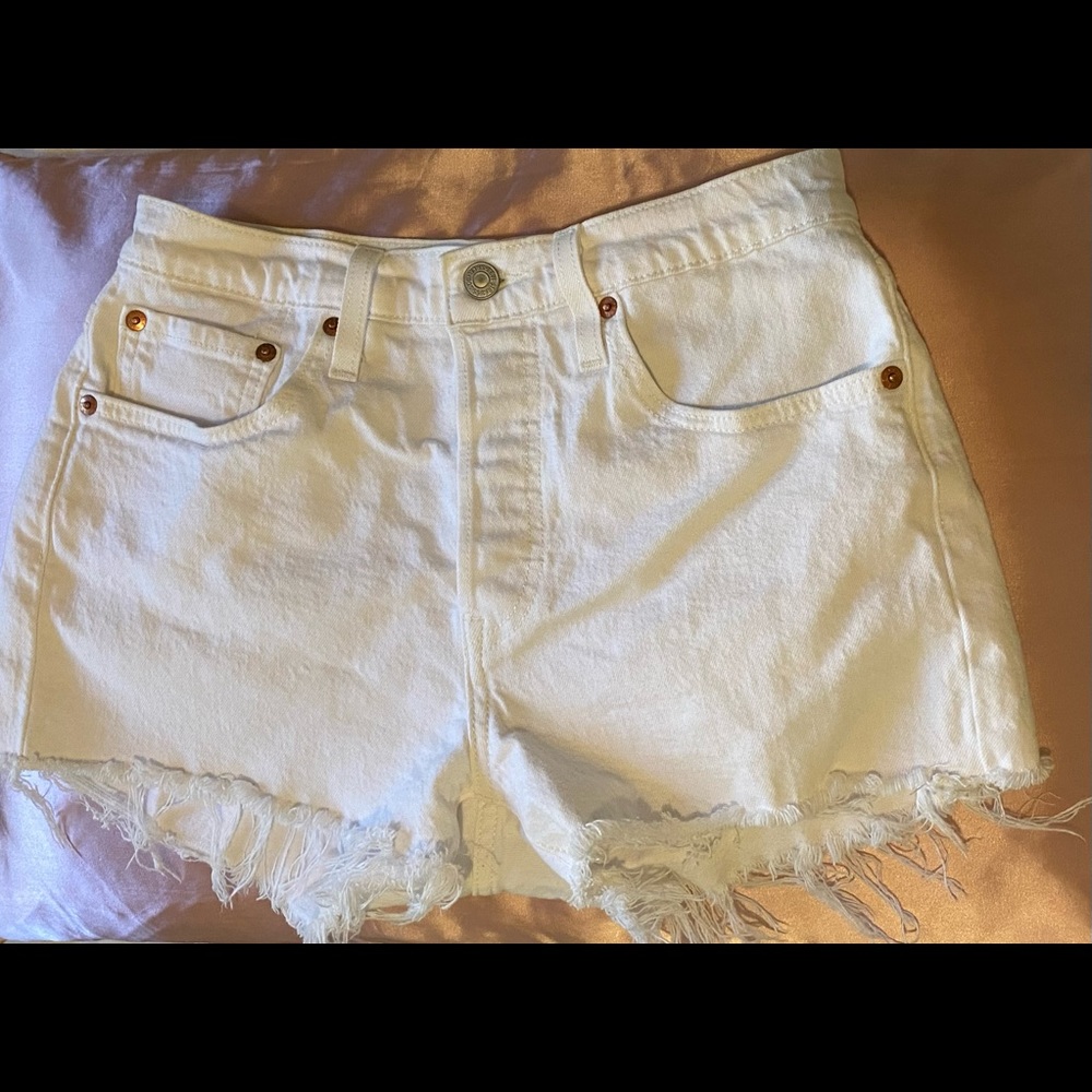 Levi’s white denim shorts, size 27.